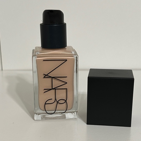 Light 2 Mont Blanc—NARS Light Reflecting Foundation - Picture 11 of 15